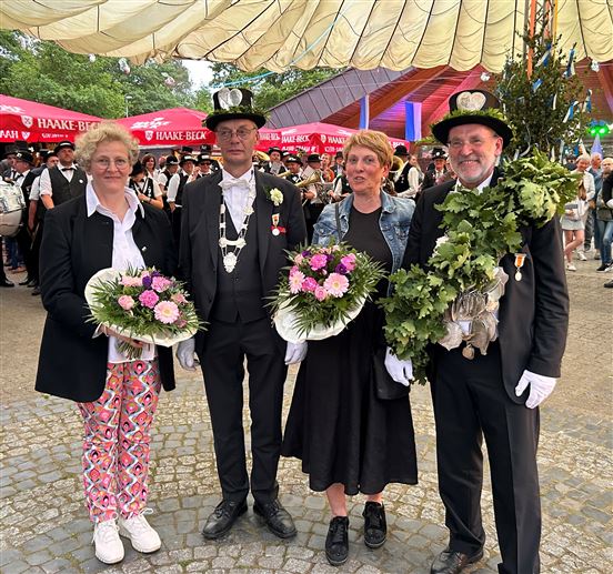 Neues und altes Königspaar